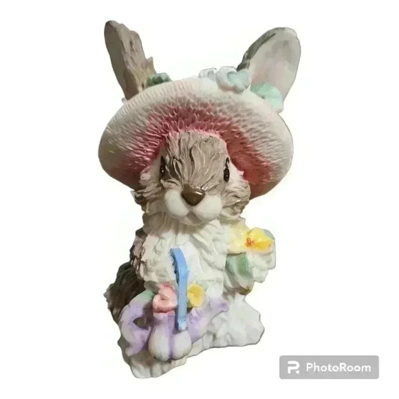 ❤️Free with bundle❤️Mini bunny statue! - Picture 1 of 3